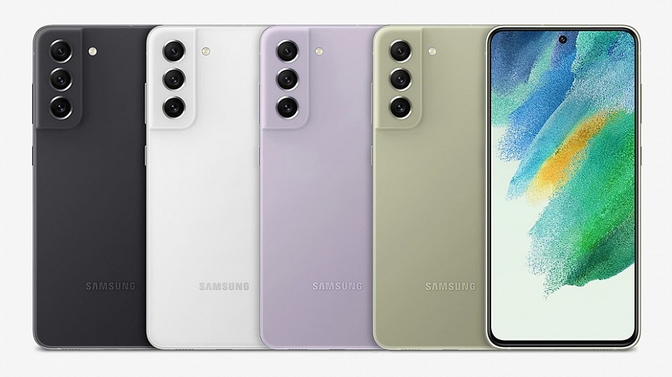 Samsung Galaxy S21 FE доступен в четырех цветовых вариантах: графитовом, белом, лавандовом и оливковом