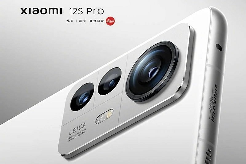 Рекламный тизер смартфона Xiaomi 12S Pro с камерами от Leica