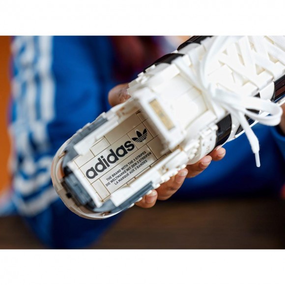 LEGO Creator Expert "Кроссовок adidas Originals Superstar" 10282 LEGO Creator Expert "Кроссовок adidas Originals Superstar" 10282