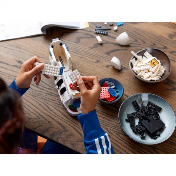 LEGO Creator Expert "Кроссовок adidas Originals Superstar" 10282 LEGO Creator Expert "Кроссовок adidas Originals Superstar" 10282