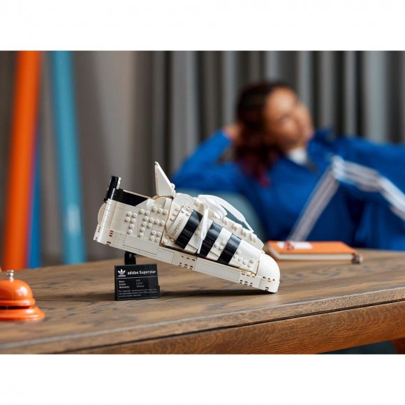 LEGO Creator Expert "Кроссовок adidas Originals Superstar" 10282 LEGO Creator Expert "Кроссовок adidas Originals Superstar" 10282